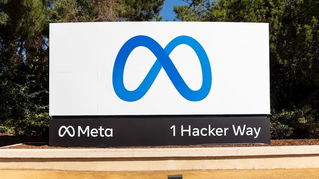 Piden a Apple y Google identificar apps de China y Rusia en sus tiendas