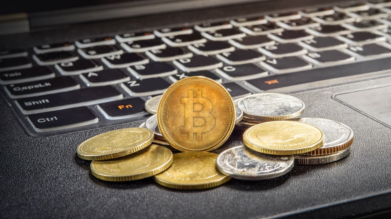 Mercado cripto se desbarata tras una venta masiva de US$300.000 millones: ¿Hasta dónde puede bajar el precio del Bitcoin?