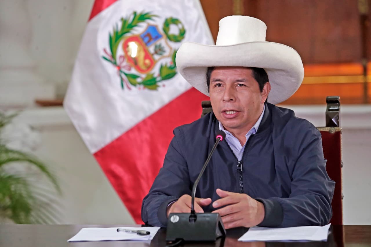 Castillo se reúne con dirigentes políticos