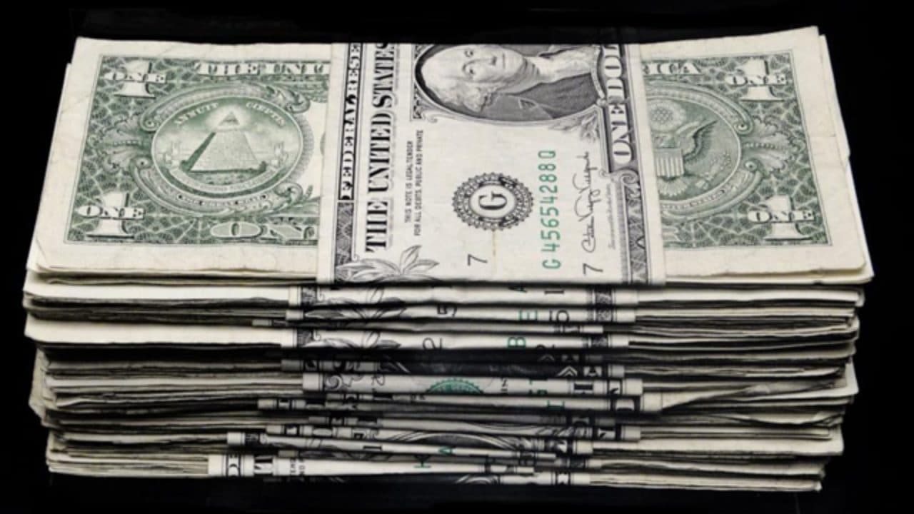 Dólar alcanza un máximo de tres semanas
