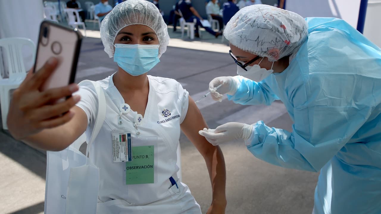 Perú amplía emergencia sanitaria hasta enero