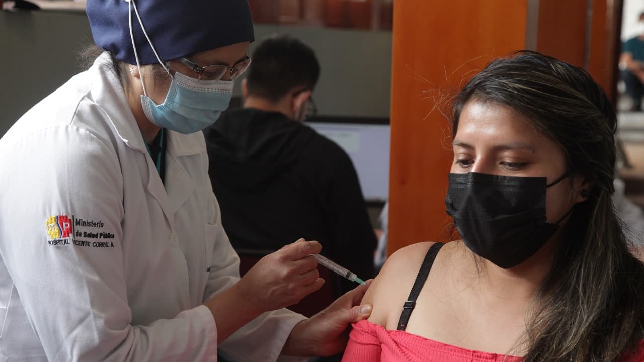 Ecuador hace obligatoria la vacunación contra covid-19