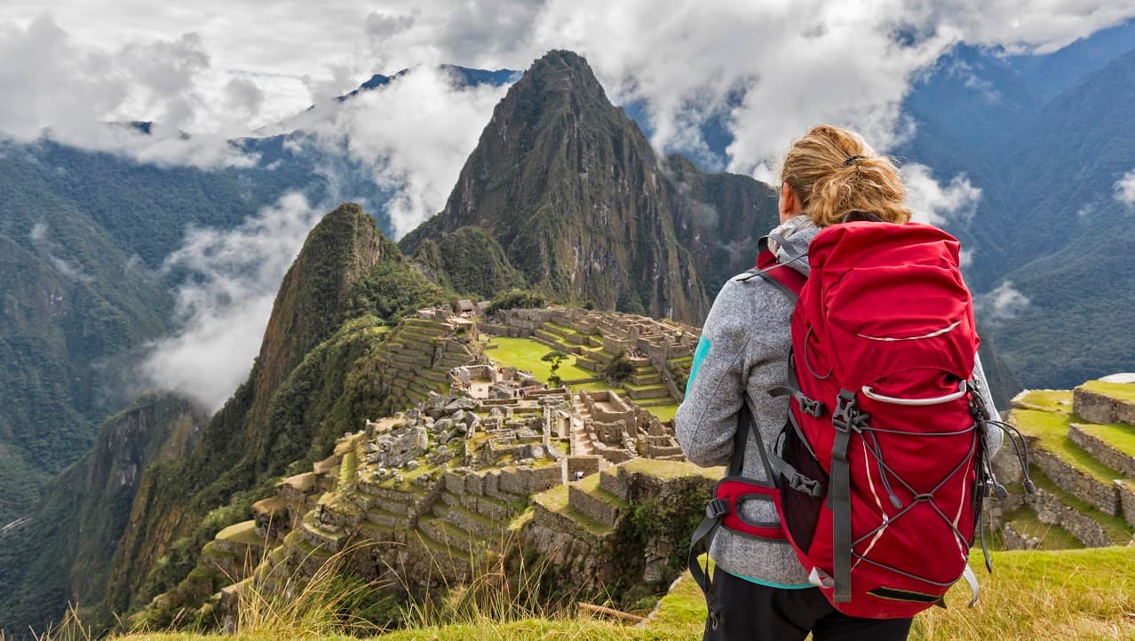 El flujo de turistas internacionales en Perú se desplomó 73 % respecto a 2020