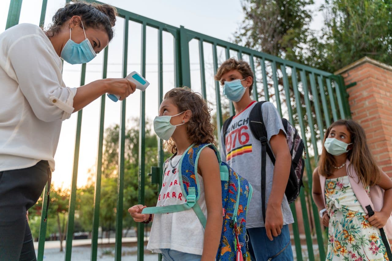 Se requerirán más fondos para otras pandemias, dice creadora de vacuna AstraZeneca.