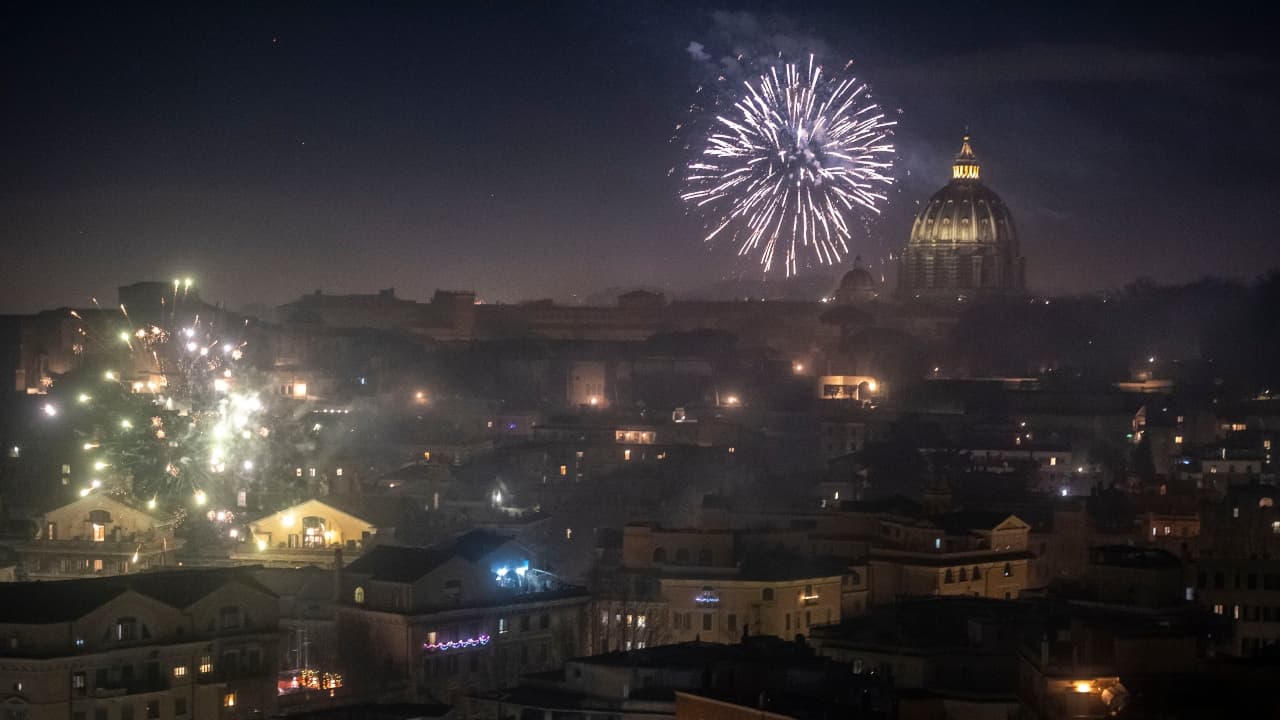 Italia prohíbe los eventos de Año Nuevo por el aumento de los casos de covid-19