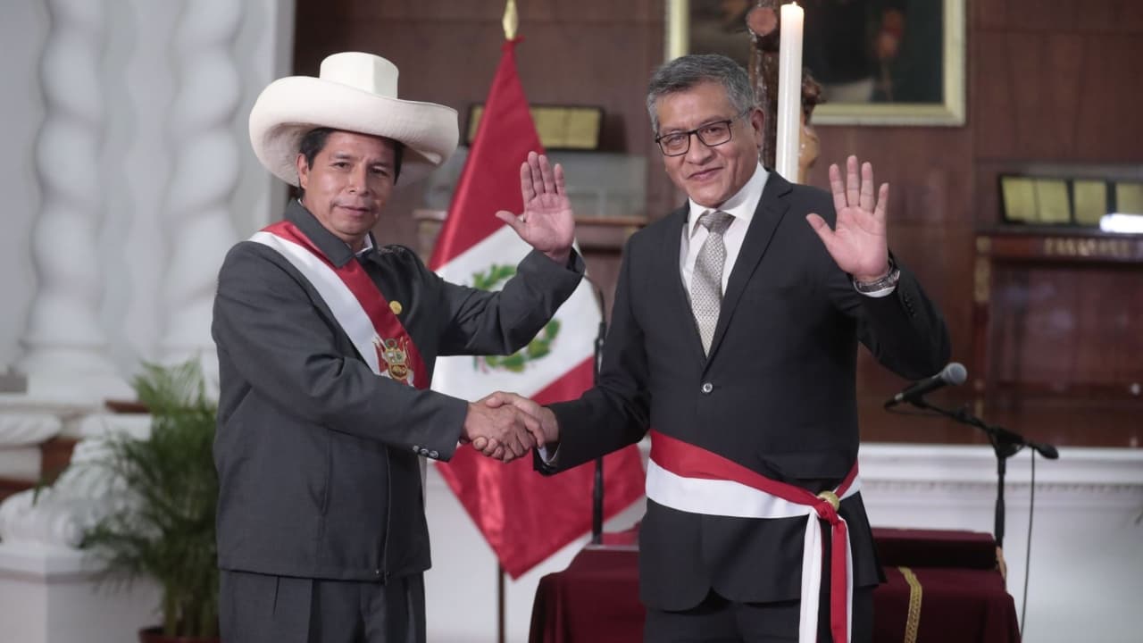 Rosendo Leoncio Serna Román jura como nuevo ministro de Educación