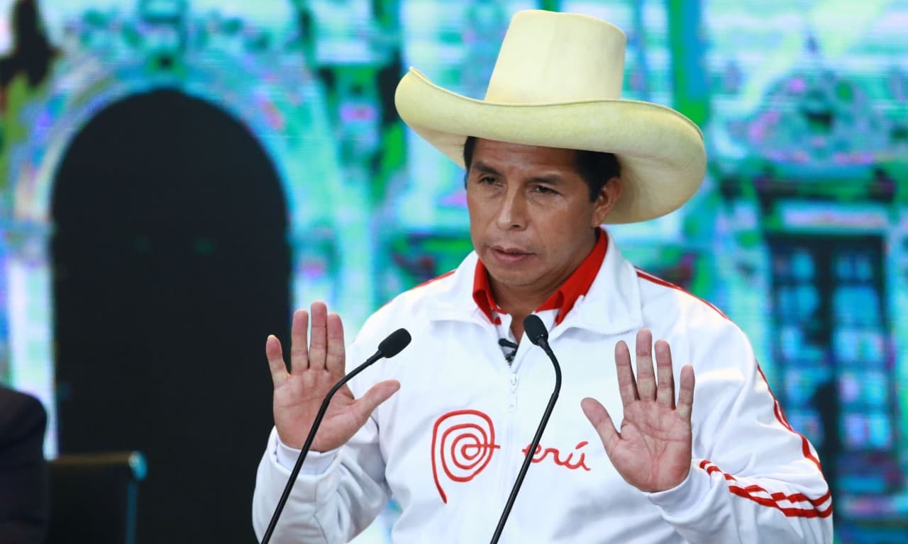 Fiscalía de Perú interroga a Castillo por intromisiones en ascensos militares