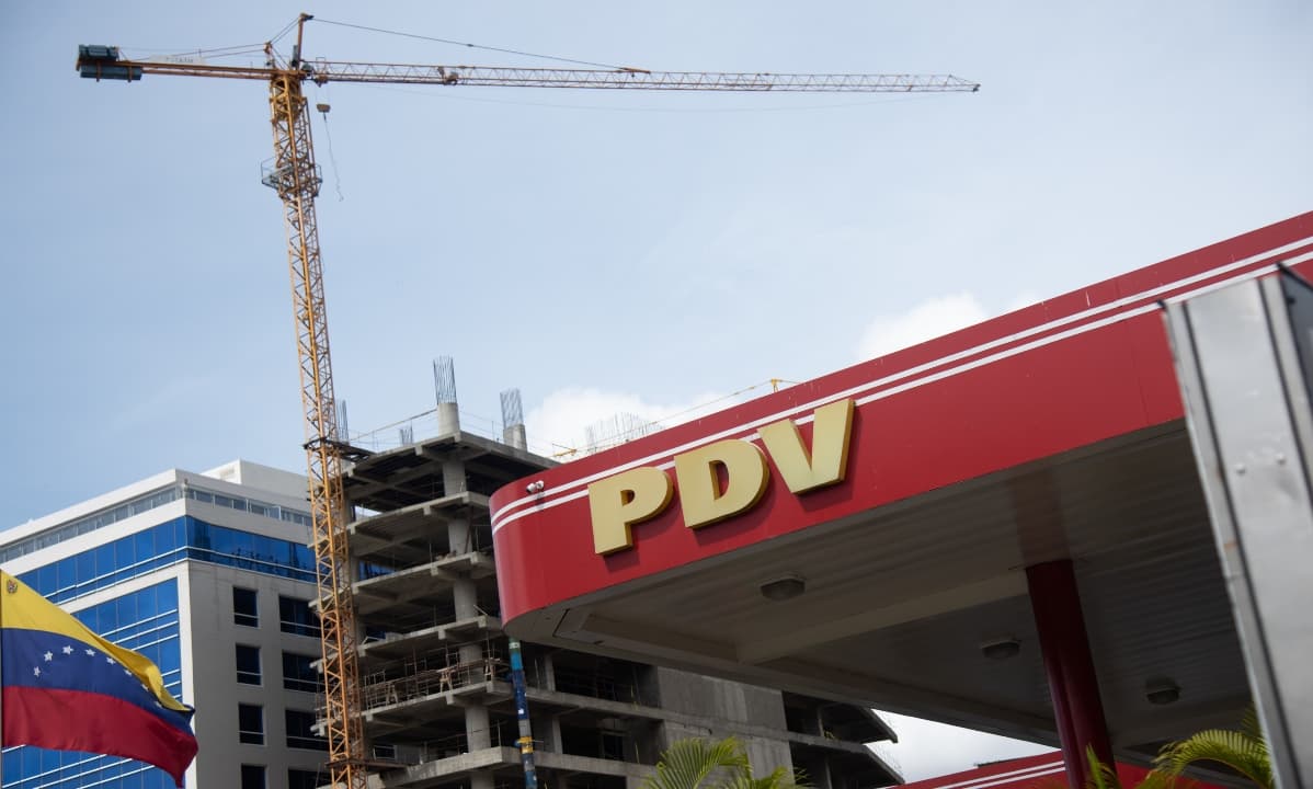 PDVSA comienza a importar crudo pesado de Irán
