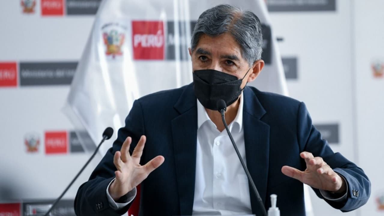 Presidente Castillo acepta la renuncia de Avelino Guillén del cargo de ministro del Interior
