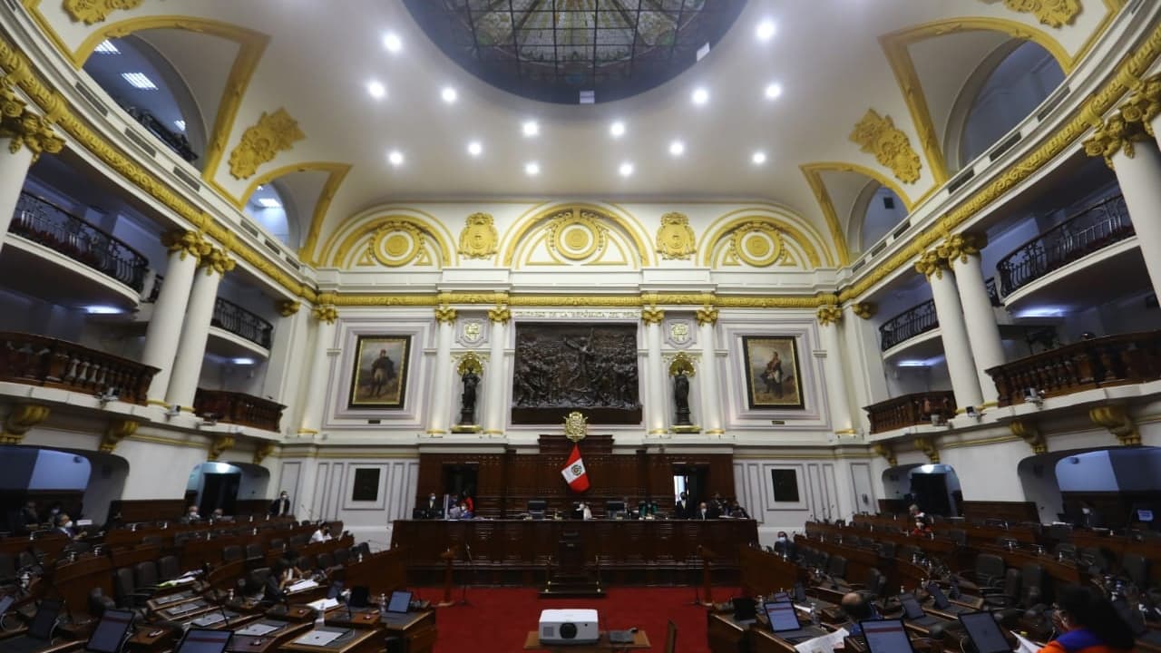 Congreso aprueba por insistencia ley que limita referéndum en Perú