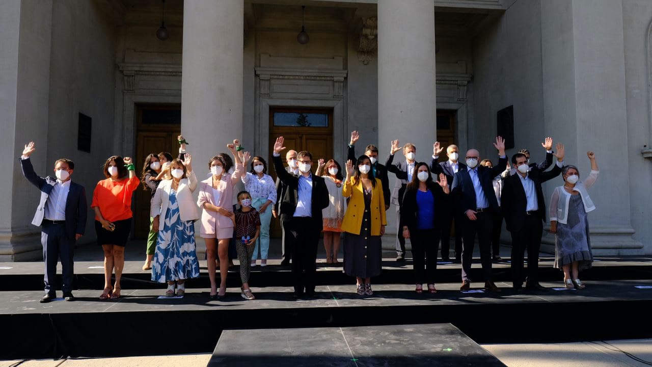 Mujeres serán mayoría en el gabinete del presidente electo chileno Gabriel Boric