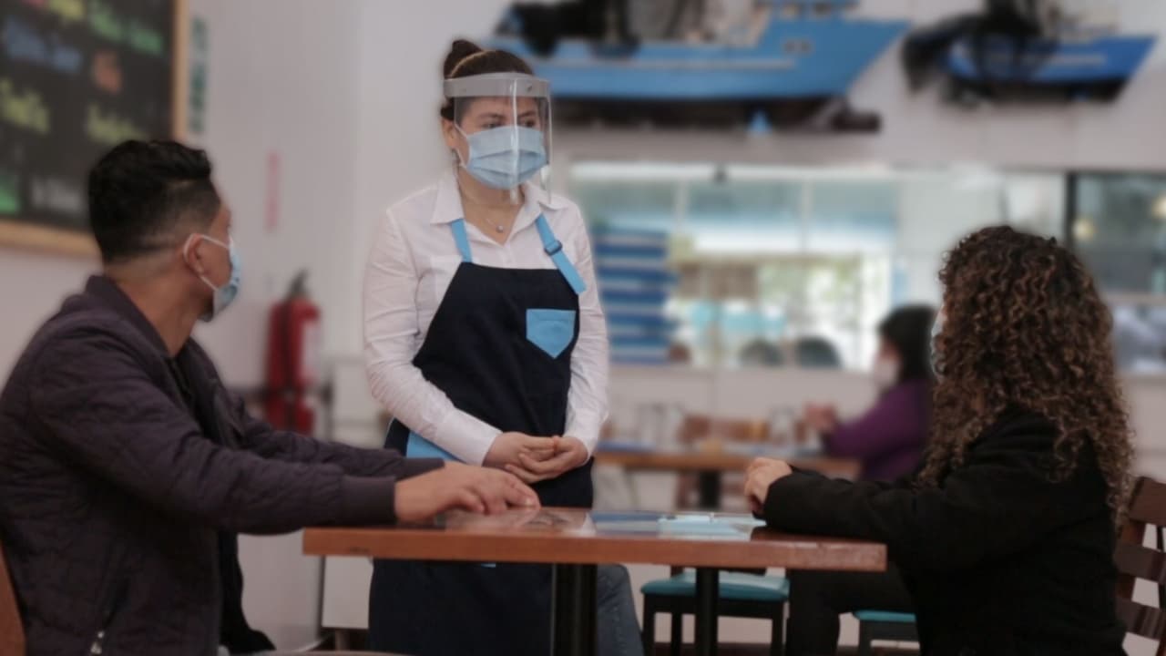 Señales de reactivación: actividad de alojamientos y restaurantes crece 48,63% en noviembre pasado