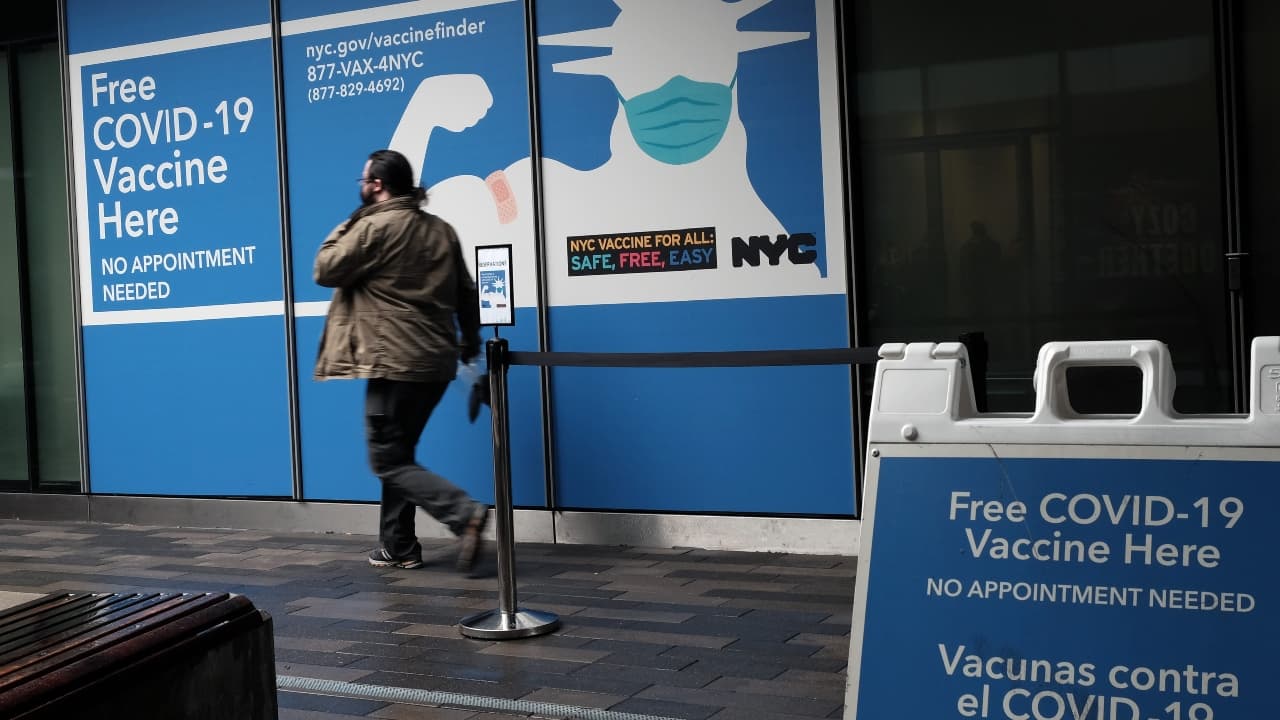 "No creo que hayamos visto aún el pico (de contagios de covid-19) aquí", dice autoridad sanitaria de Estados Unidos