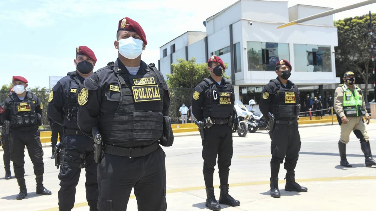 Gobierno cambia a altos mandos de la Policía Nacional tras la crisis de Interior