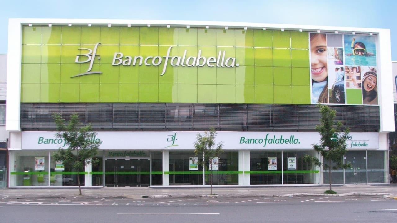 Banco Falabella Perú cierra en rojo el 2021, con menores fondos de personas, pese a mayor eficiencia en gastos