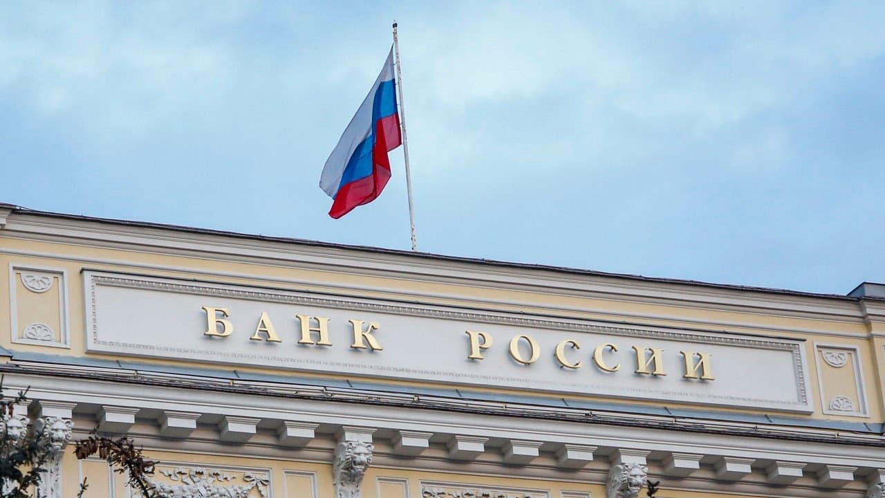 El Banco Central de Rusia sube las tasas de interés al 20% y el rublo se hunde hasta un mínimo histórico