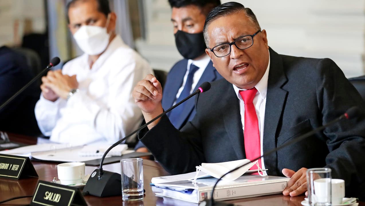 Colegio Médico del Perú exige renuncia inmediata del nuevo ministro de Salud