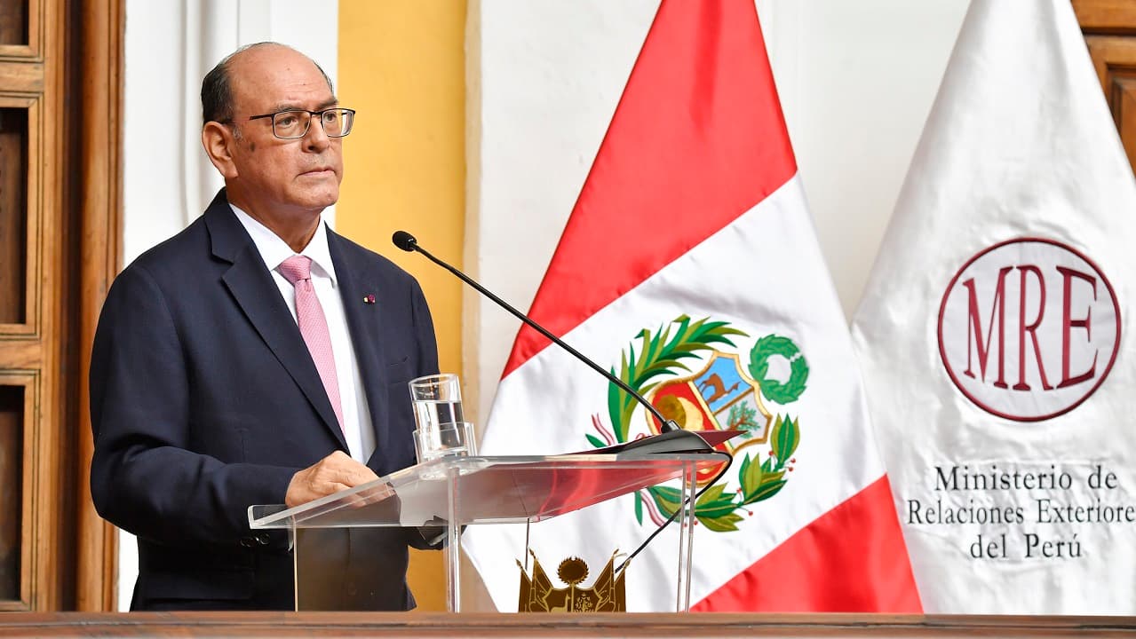 Cancilleria rechaza uso de la fuerza en Ucrania, aunque evita mencionar a Rusia