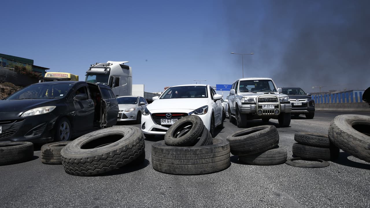 Crisis migratoria en Chile: camioneros acuerdan fin del bloqueo en carreteras del norte