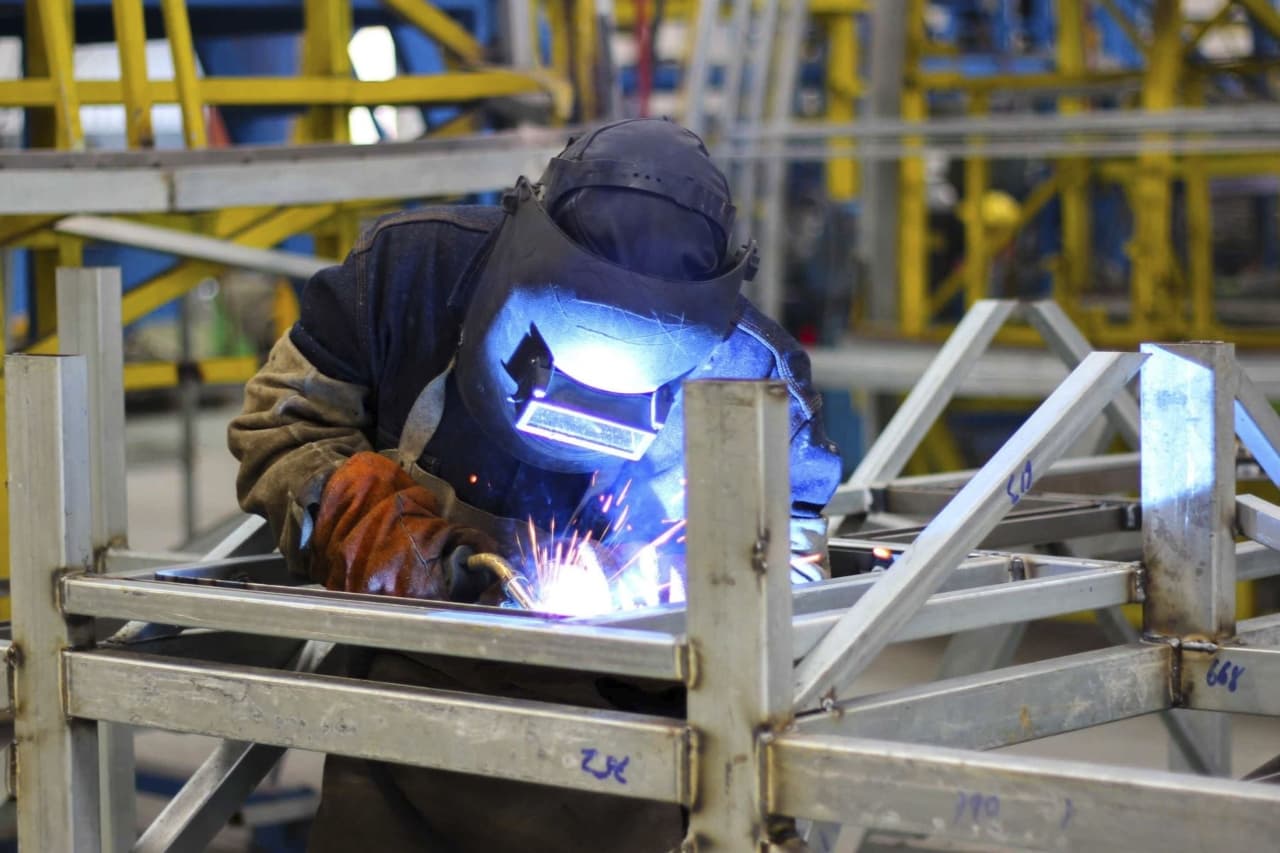 Economía peruana crece a récord de 13,31% en 2021 tras fuerte contracción por pandemia