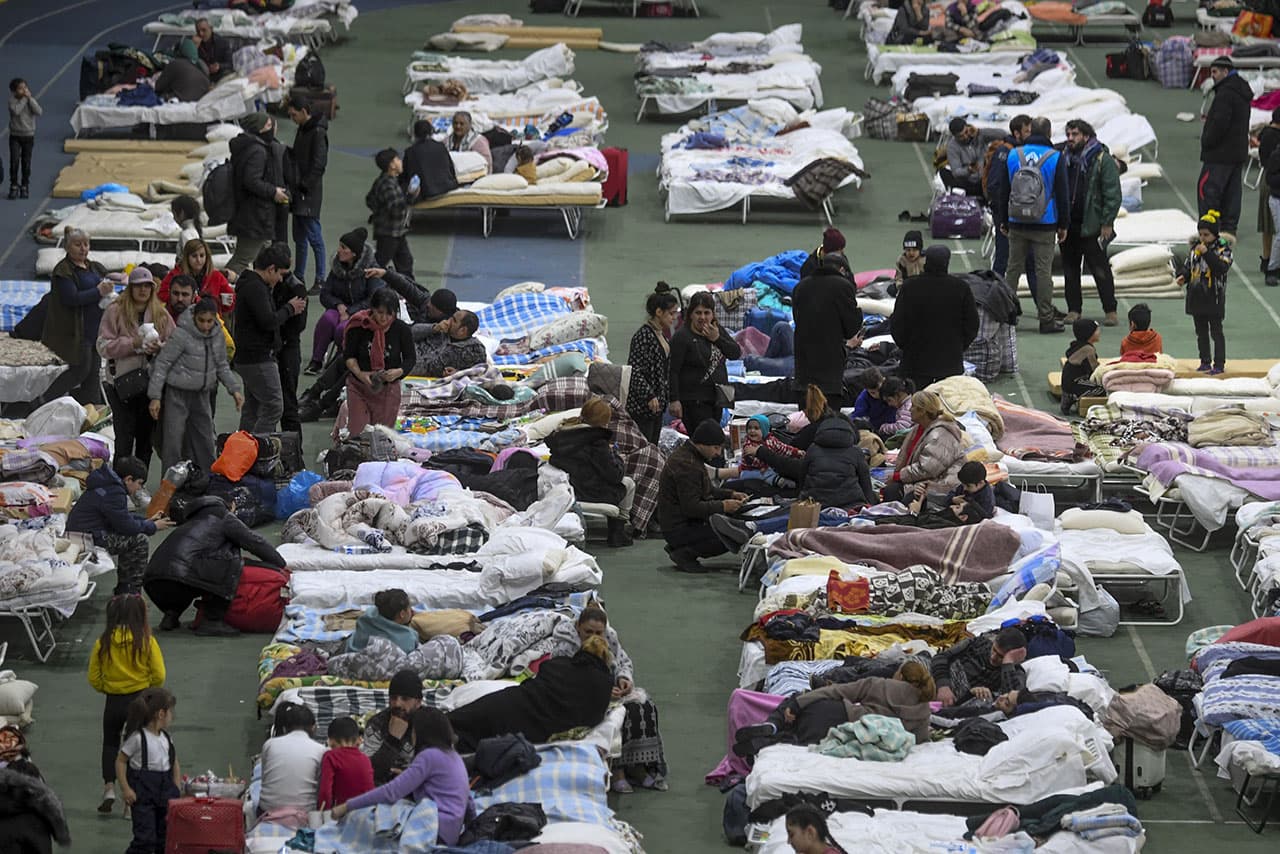 Un polideportivo se transformó en un enorme dormitorio donde encontraron refugio más de 500 personas de etnia romaní que huyeron de Ucrania, en Chisinau, Moldavia, 06 de marzo de 2022 Foto: © Ciro Fusco EFE/EPA.