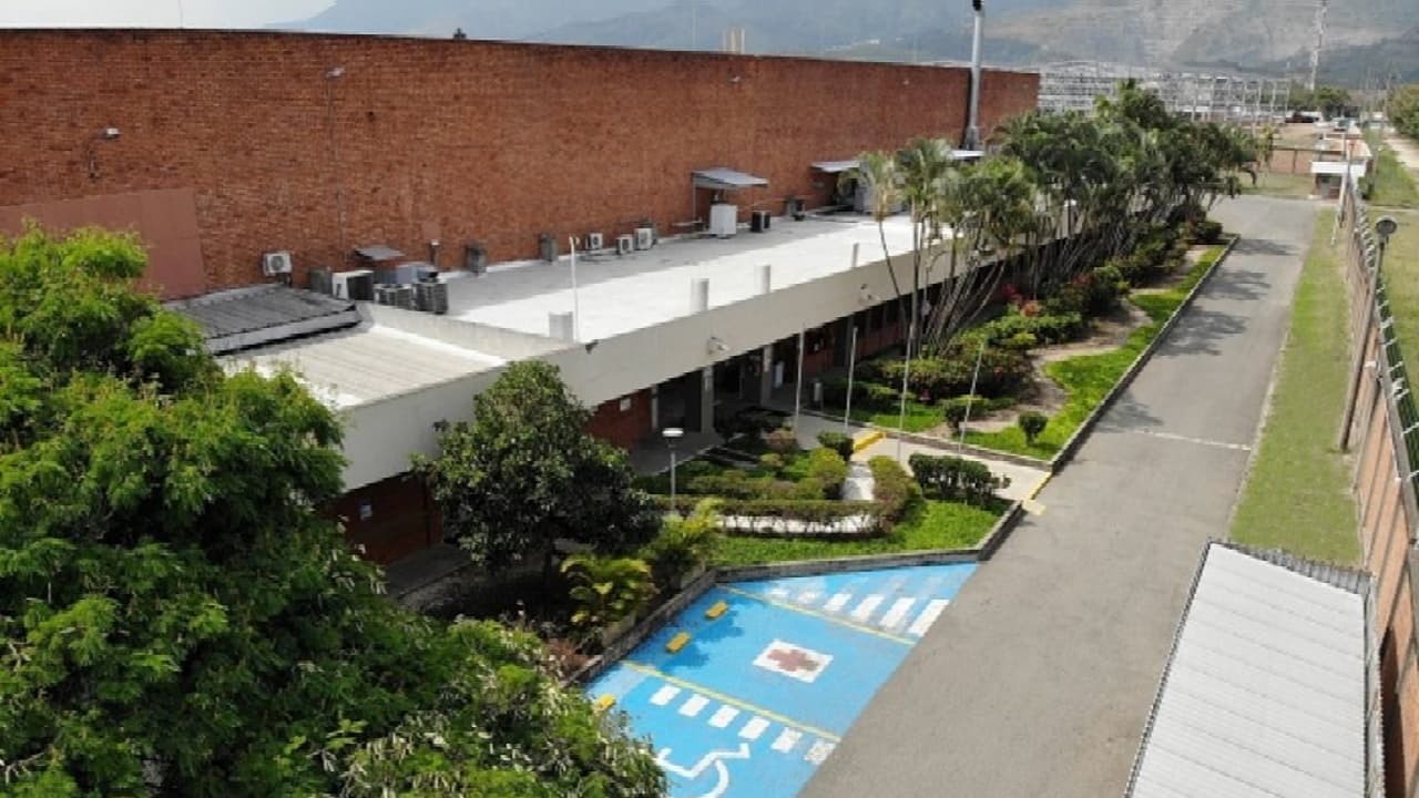 La fábrica colombiana que exporta dinero plástico al mundo