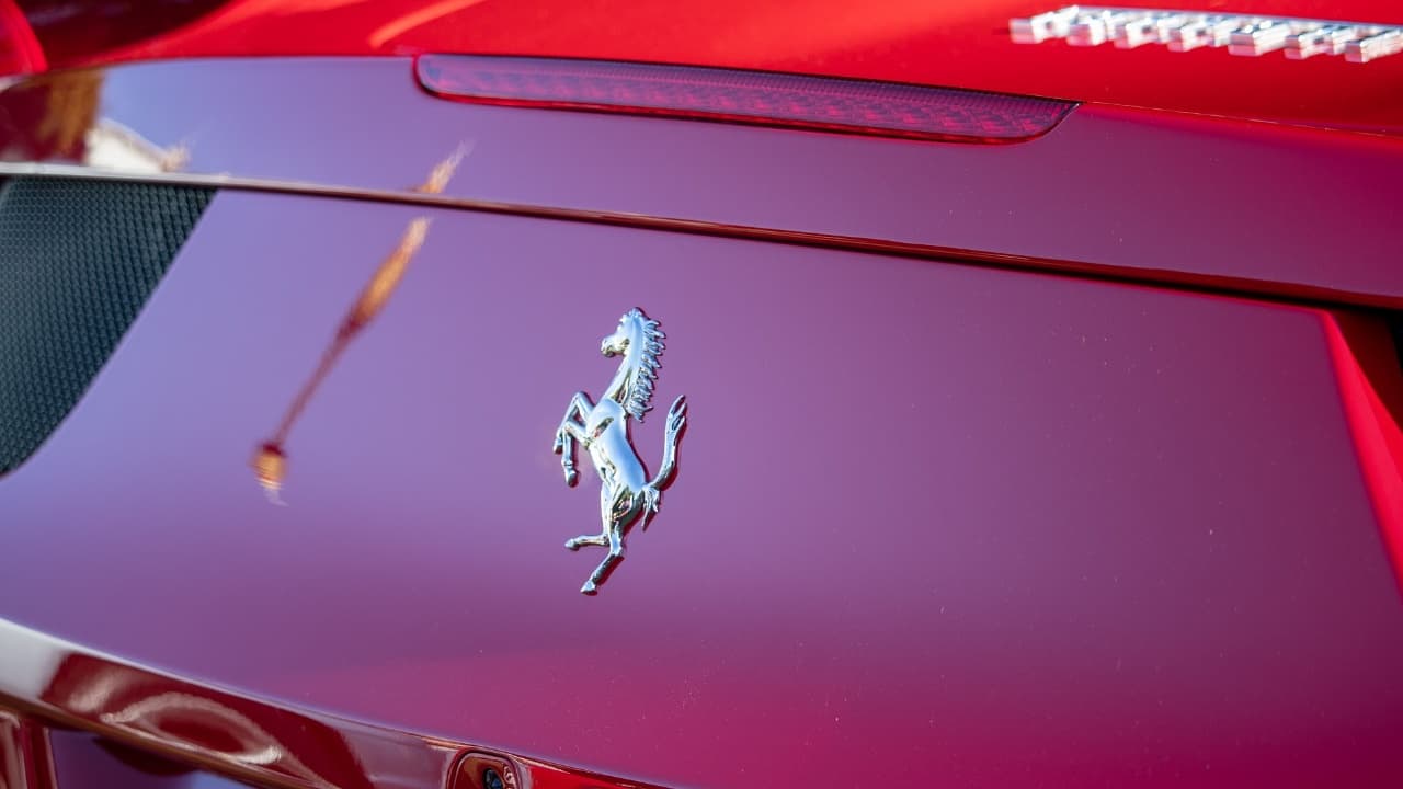 Ferrari suspende la producción de vehículos para el mercado ruso
