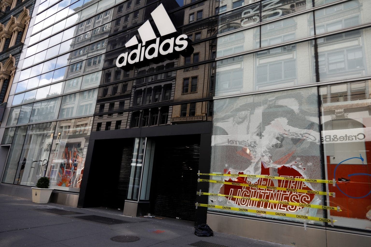 Adidas cerró la venta de Reebok a ABG