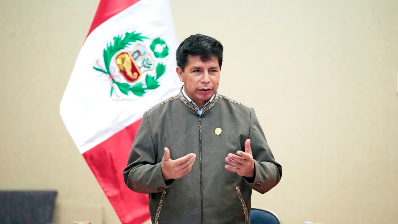 Congreso aprueba debatir la moción de destitución del presidente peruano
