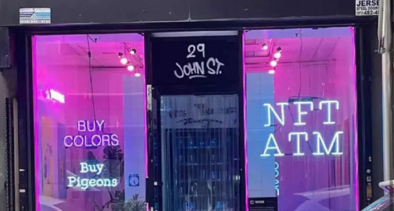 Así funciona la máquina expendedora que, en lugar de dulces, vende arte NFT