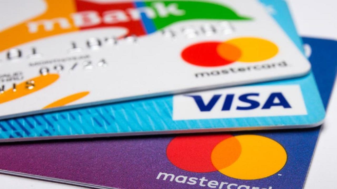 Visa y Mastercard suspenden sus servicios a los bancos rusos afectados por las sanciones