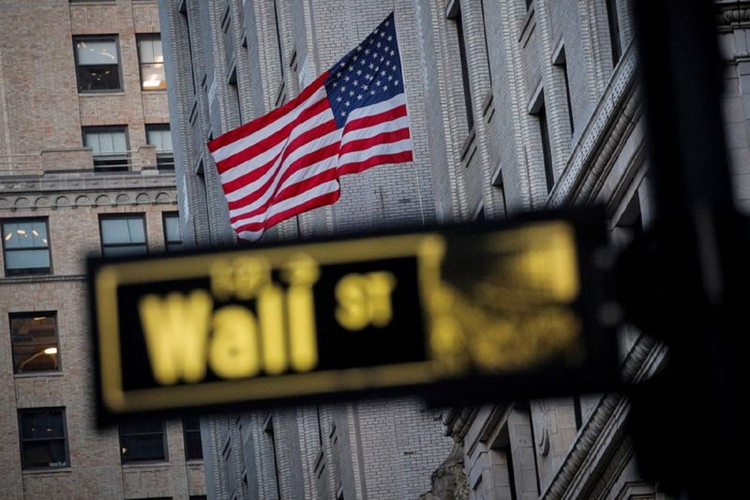 S&P 500 se hunde a mínimo de dos años por preocupación ante alza de tasas