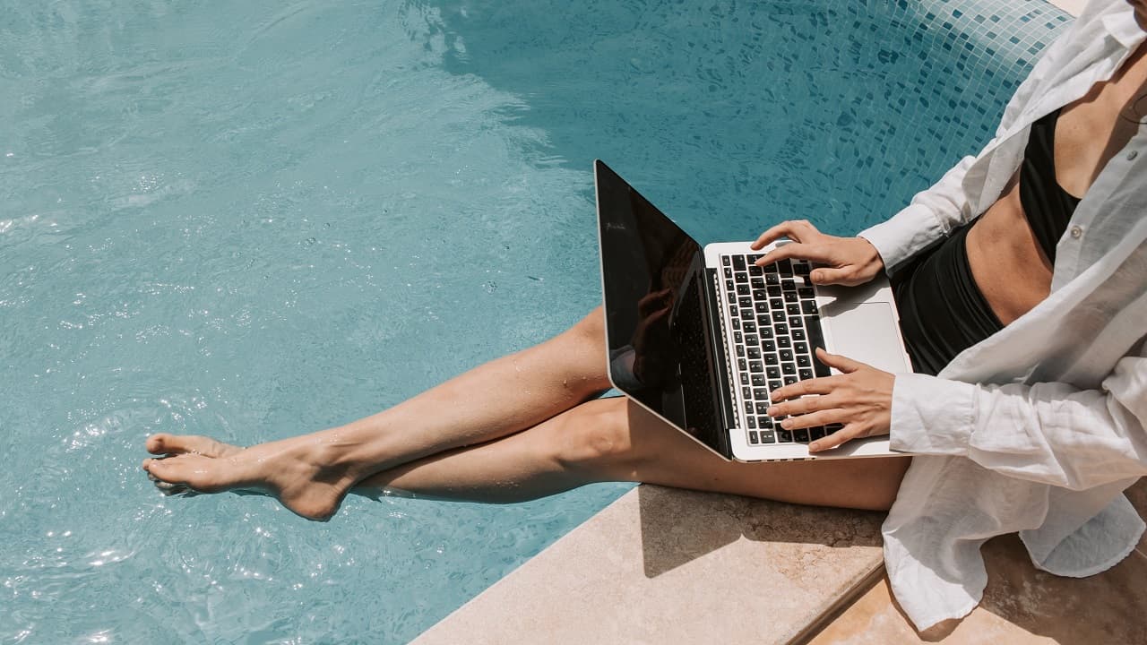 Trabajo remoto y vacacionar al mismo tiempo: ¿Realmente vale la pena?