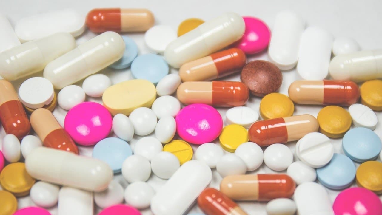 Fabricantes de medicamentos genéricos producirán versión barata de píldora de Pfizer para el COVID