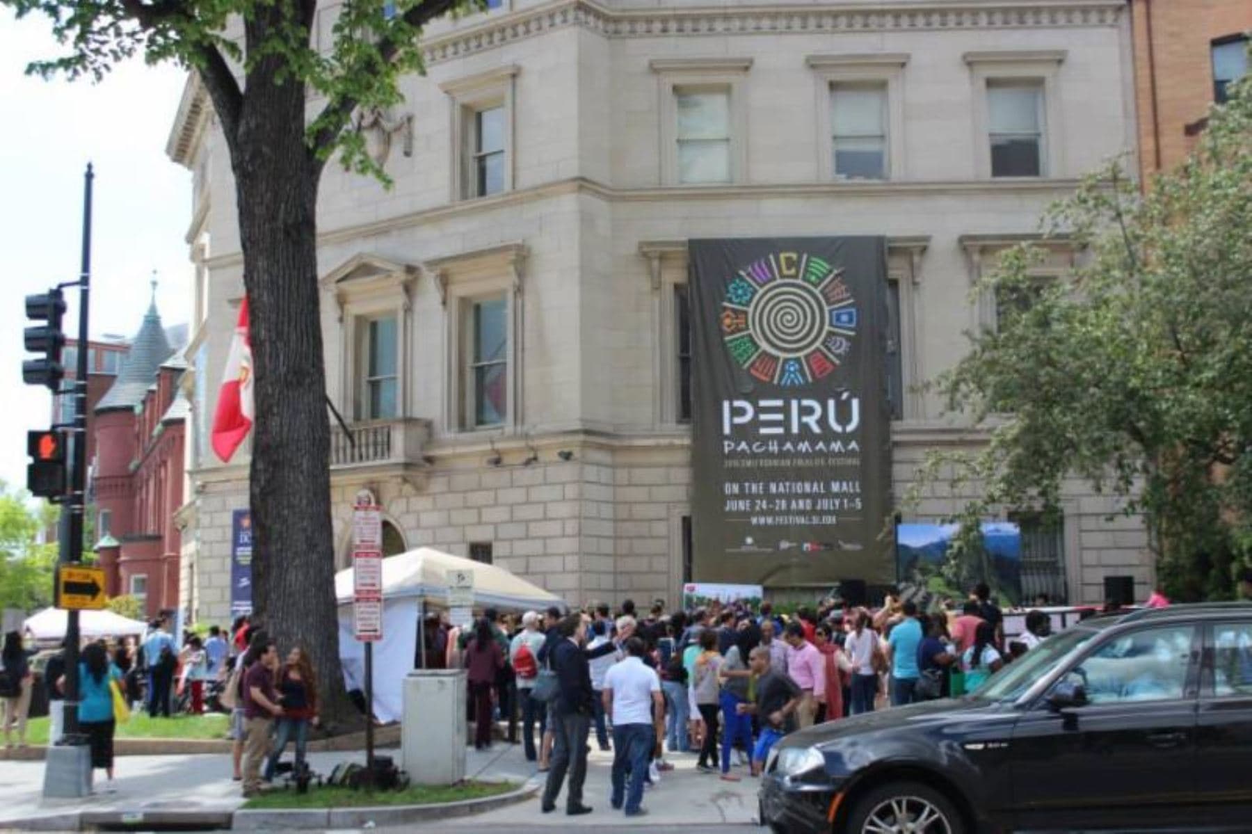 Agentes disparan a intruso en edificio de la Embajada de Perú en Washington