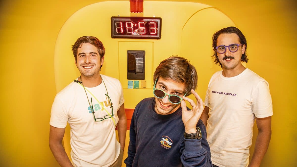 Usando basura, estos tres amigos pusieron de moda usar gafas