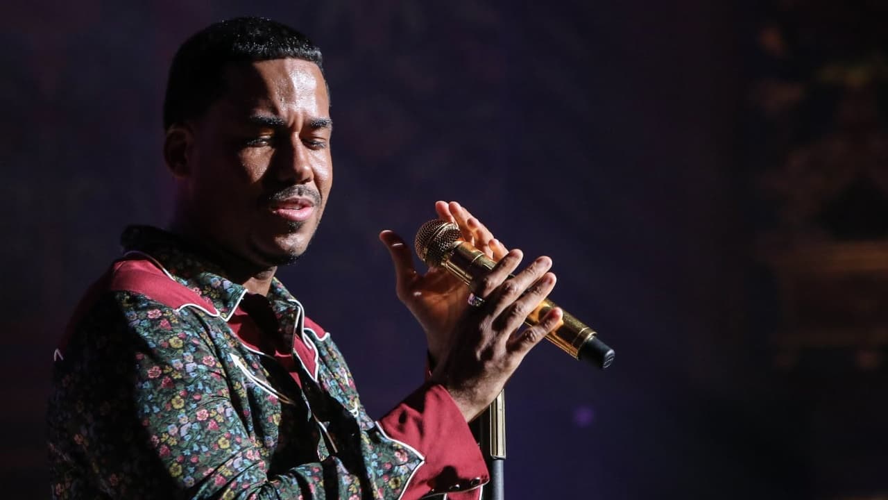 Romeo Santos debuta en la producción ejecutiva con el largo "Never look back"
