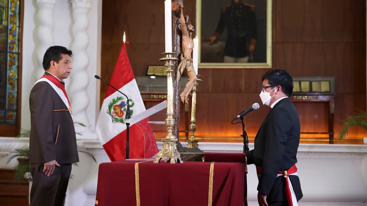 Presidente Castillo toma juramento a Jorge Antonio López como nuevo ministro de Salud