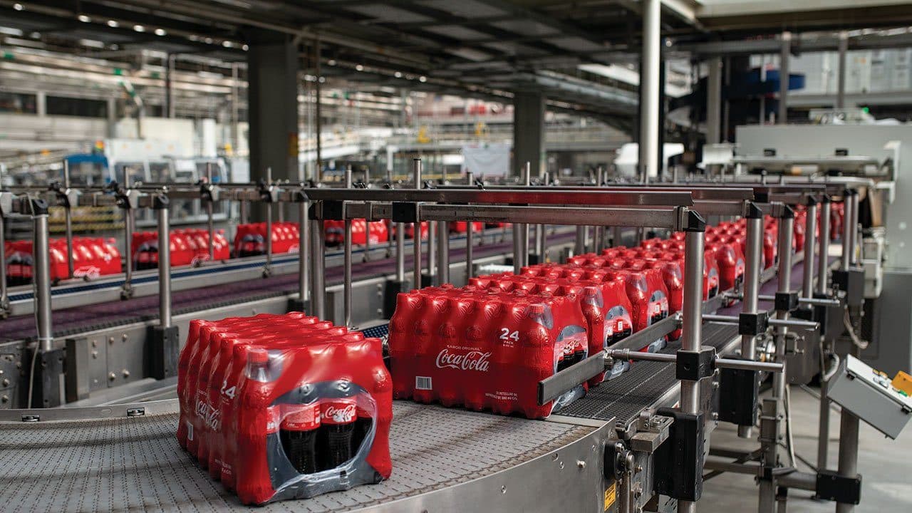 Coca-Cola recurre a botellas de vidrio para sortear alza de precios