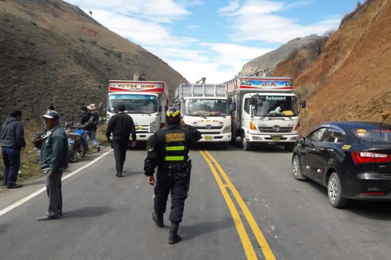 Gobierno reclama a transportistas en paro que no bloqueen las vías