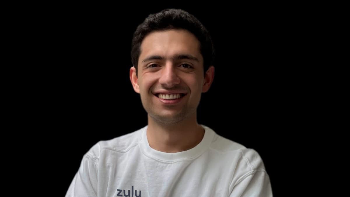 Este colombiano que quiere poner a los latinos a ahorrar en dólares