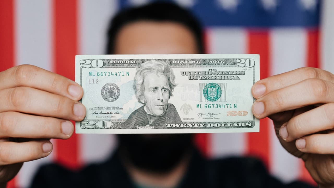 Monedas y bolsas de valores caen por el temor a una recesión