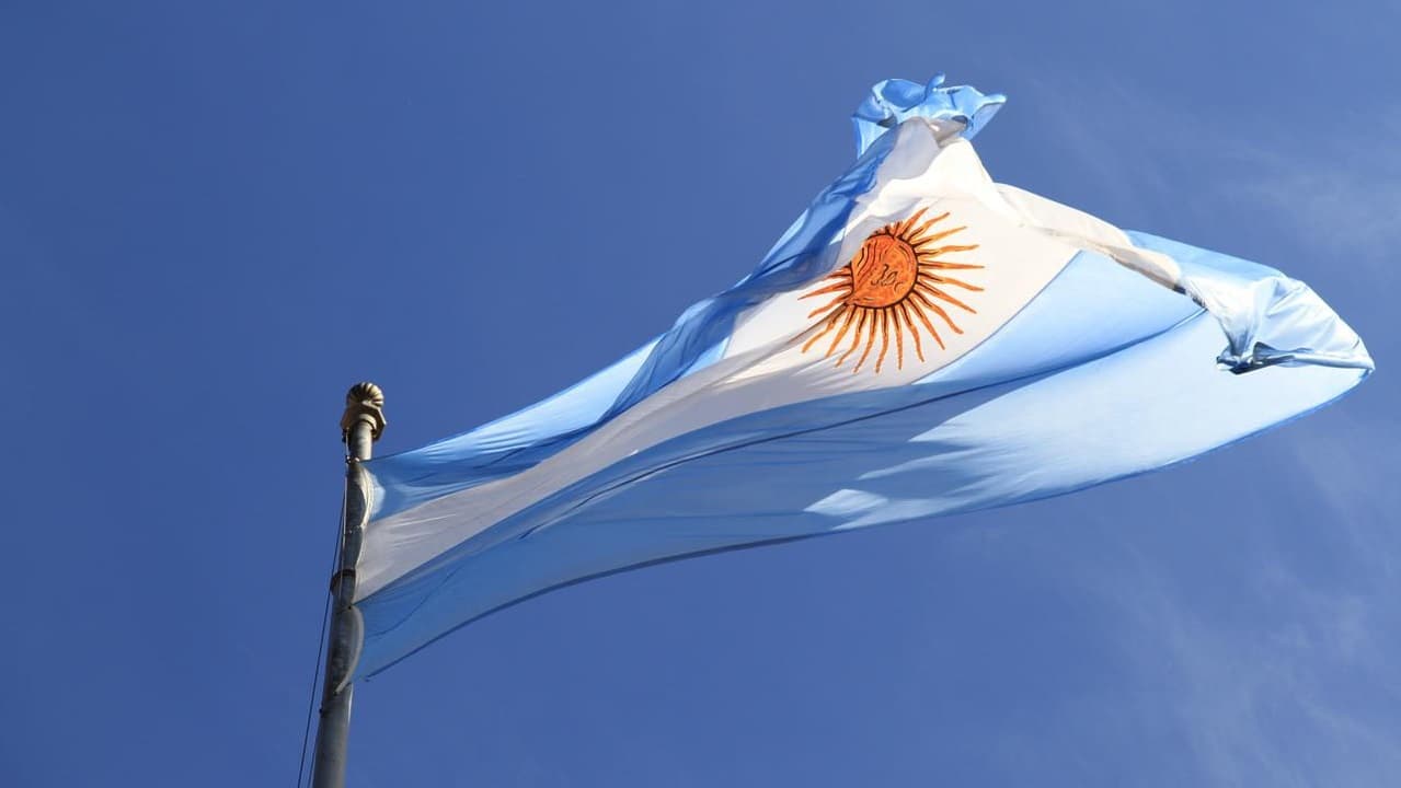 Argentina coloca deuda en el mercado local por US$2.083 millones