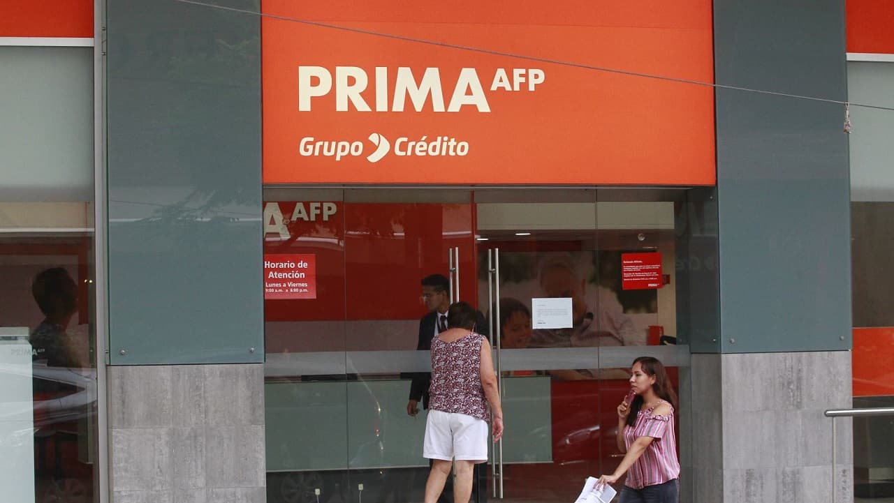 Presidente Castillo firma ley para sexto retiro de fondo privado pensiones
