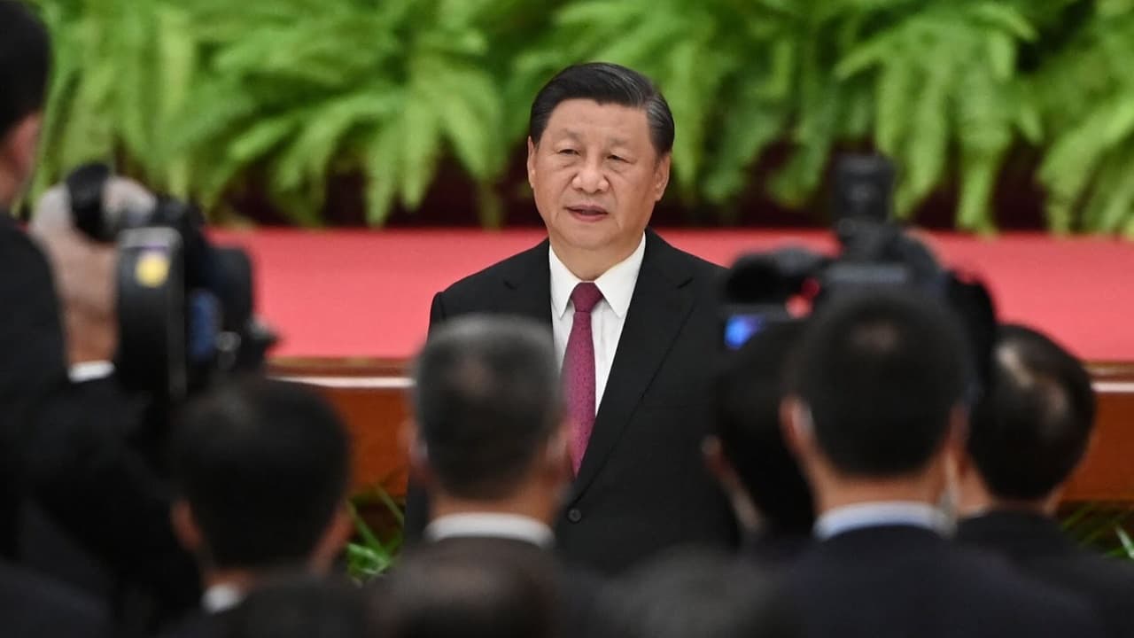 Xi insta a la unidad mundial para respaldar la recuperación económica y critica sanciones