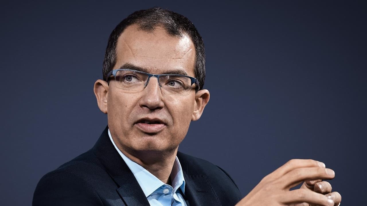 El CEO multimillonario de Moderna promete donar ganancias por US$355 millones para causas benéficas no reveladas