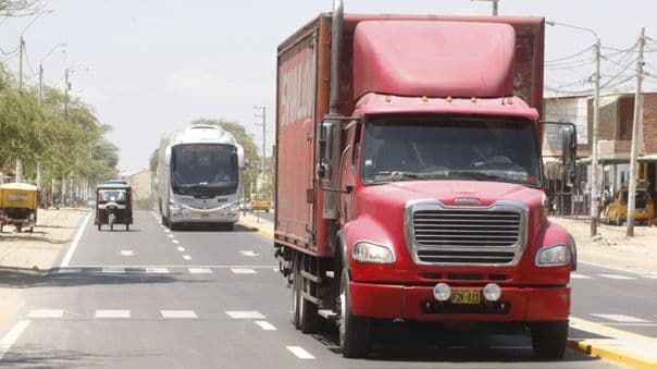 Perú declara en emergencia en carreteras del país por anuncio de huelga de camioneros