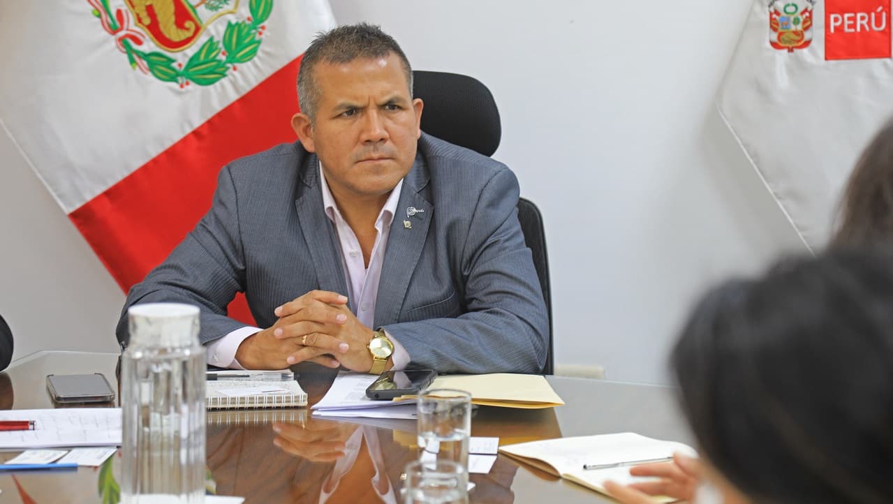 Ministro de Agricultura renuncia tras informarse que estuvo en prisión