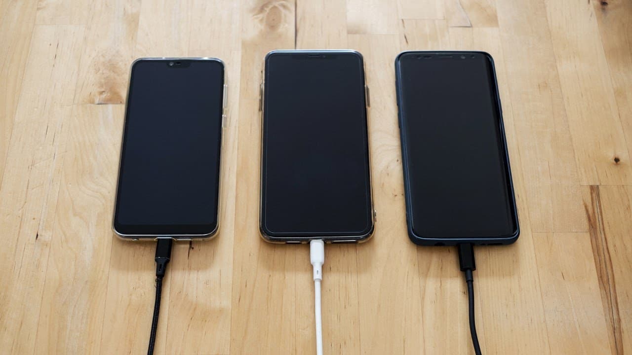 Europa acuerda un puerto único de carga para smartphones y tablets