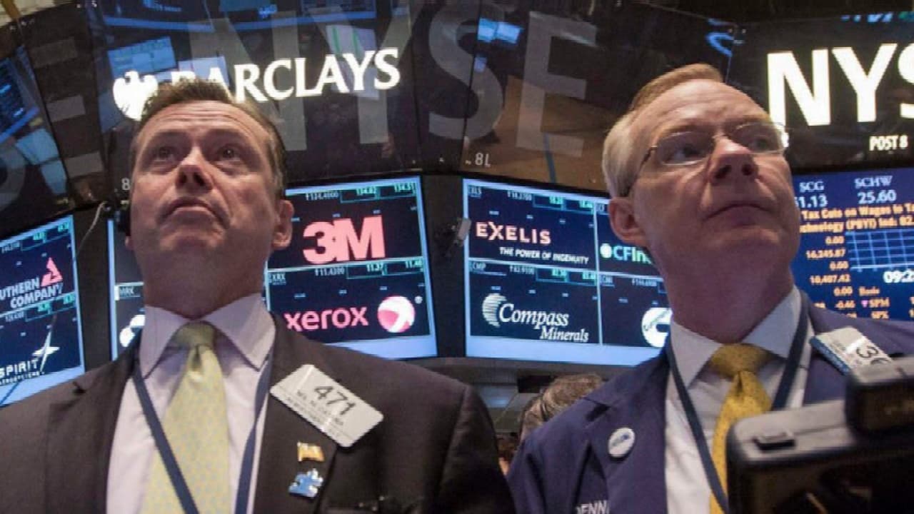Índices de Wall Street caen mientras inversores aguardan medidas de la Fed